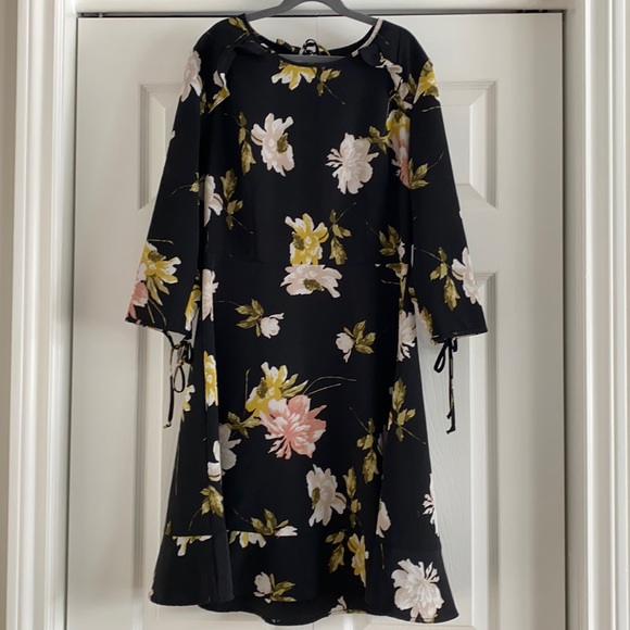 Suzy Shier Floral Dress (Size S) - Picture 1 of 4